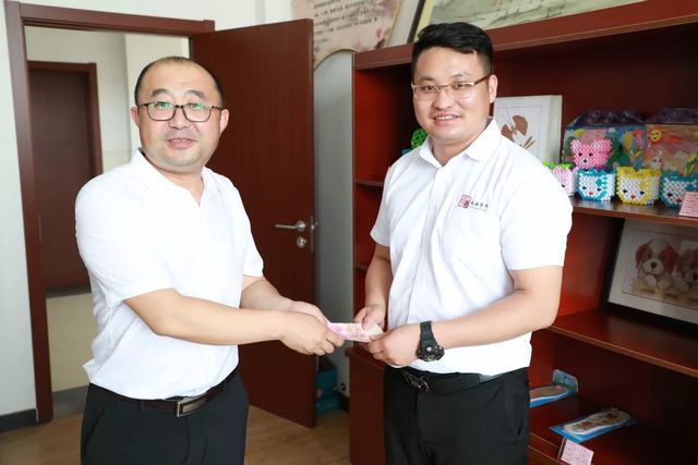 董事長(zhǎng)安俊峰以個(gè)人名義向?qū)W校捐贈(zèng)